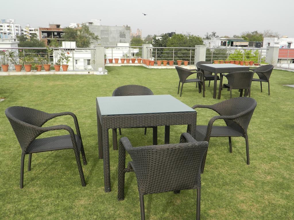 76 Friends Colony Acomodação com café da manhã Nova Deli Exterior foto