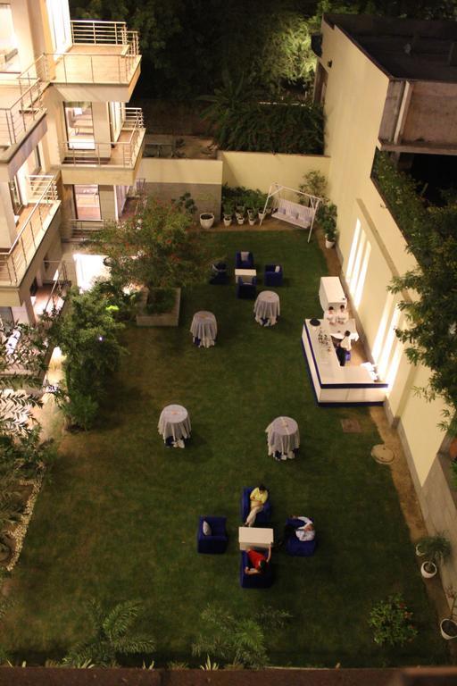76 Friends Colony Acomodação com café da manhã Nova Deli Exterior foto